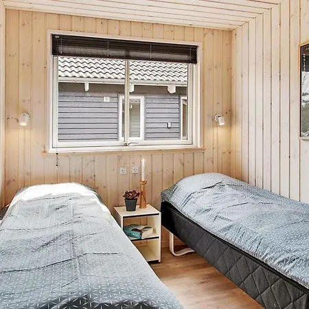 Oksby Sleeps 18 Pool Wifi Blåvand